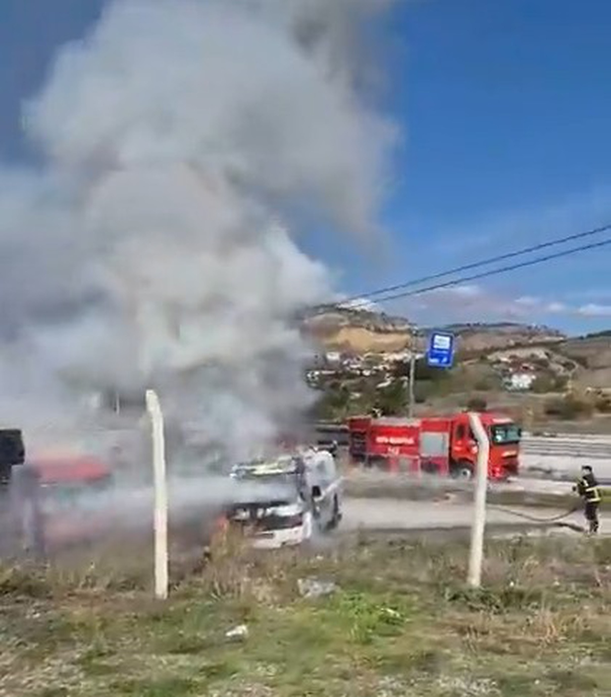 Kastamonu Tosya’da park halindeki tankerdeki yangın itfaiyece söndürüldü